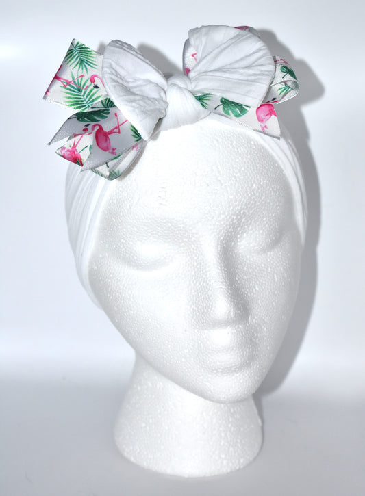 Get ready to flaunt your flamingo flair with this adorable wide white headband! 🎀 Featuring the cutest flamingo ribbon, it’s a one-of-a-kind accessory that adds fun to any outfit. Soft and comfy for all ages, it’s perfect for flamingo fans who love style and comfort! 🦩✨