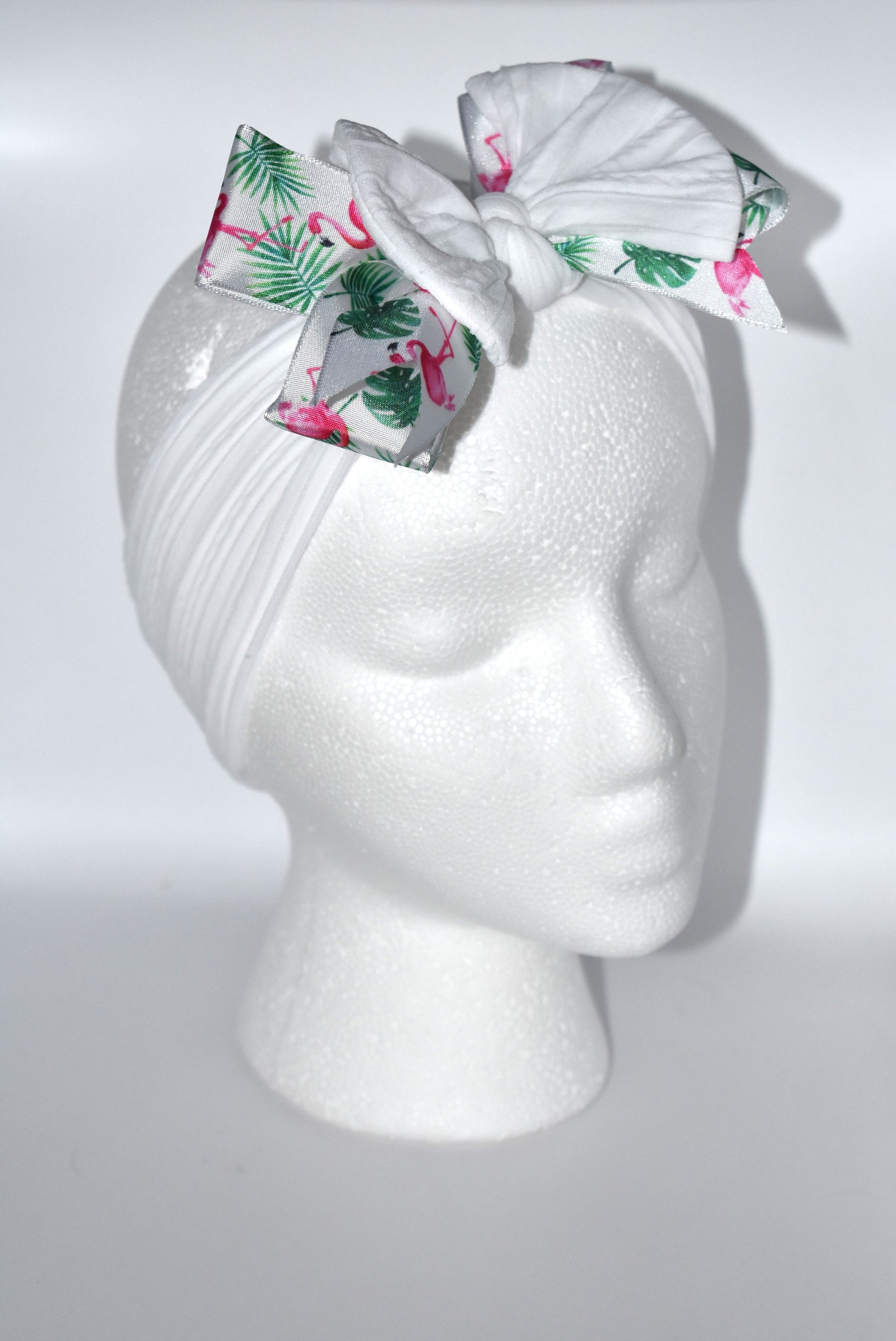 Get ready to flaunt your flamingo flair with this adorable wide white headband! 🎀 Featuring the cutest flamingo ribbon, it’s a one-of-a-kind accessory that adds fun to any outfit. Soft and comfy for all ages, it’s perfect for flamingo fans who love style and comfort! 🦩✨