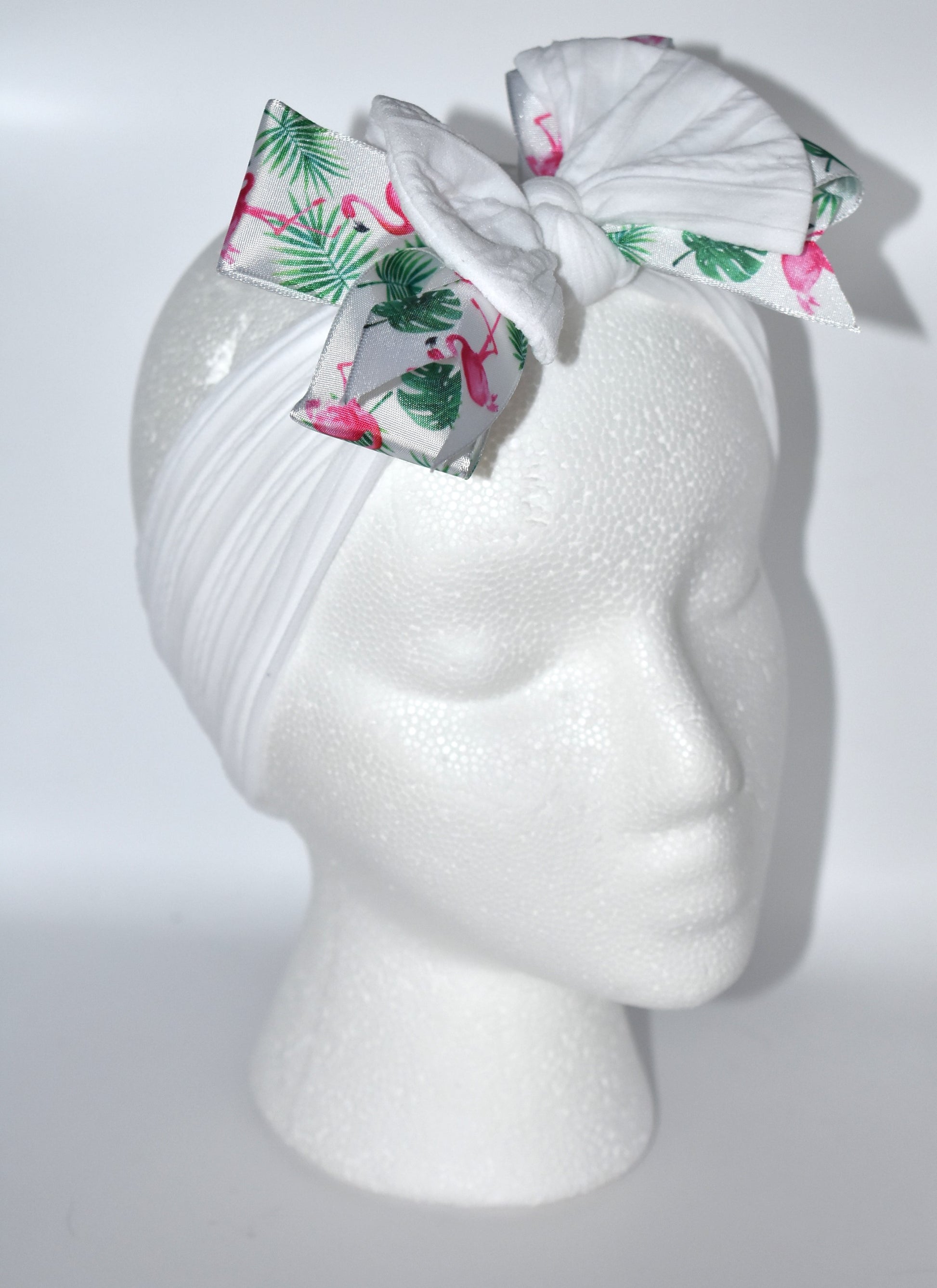 Get ready to flaunt your flamingo flair with this adorable wide white headband! 🎀 Featuring the cutest flamingo ribbon, it’s a one-of-a-kind accessory that adds fun to any outfit. Soft and comfy for all ages, it’s perfect for flamingo fans who love style and comfort! 🦩✨