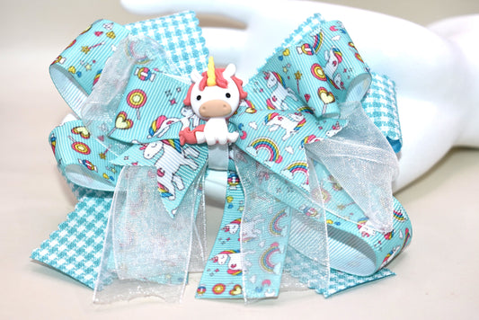 Add a touch of magic with this adorable unicorn motif 🦄, featuring layers and layers of pretty ribbon that sparkle in every twirl ✨. Perfect for your little girl, this clip is wrapped with a comfortable alligator clip to keep her hair flawless all day long 💖. She’ll fall in love with this charming, playful accessory made just for her! 🌈🎀