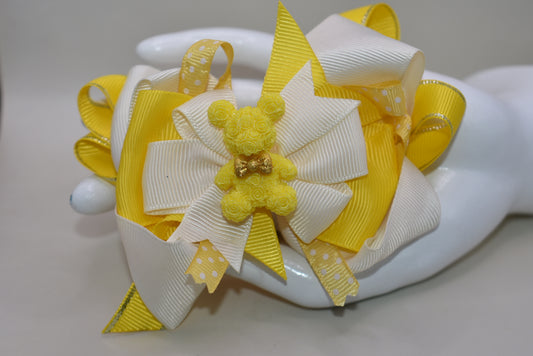 Brighten your day with Nana's Collection 141! 🌟 This adorable yellow bear perches atop layers of sunny yellow and creamy ribbons, making it the perfect playful accessory. 🐻💛 The alligator clip ensures it stays put, adding a cheerful touch wherever you go! 