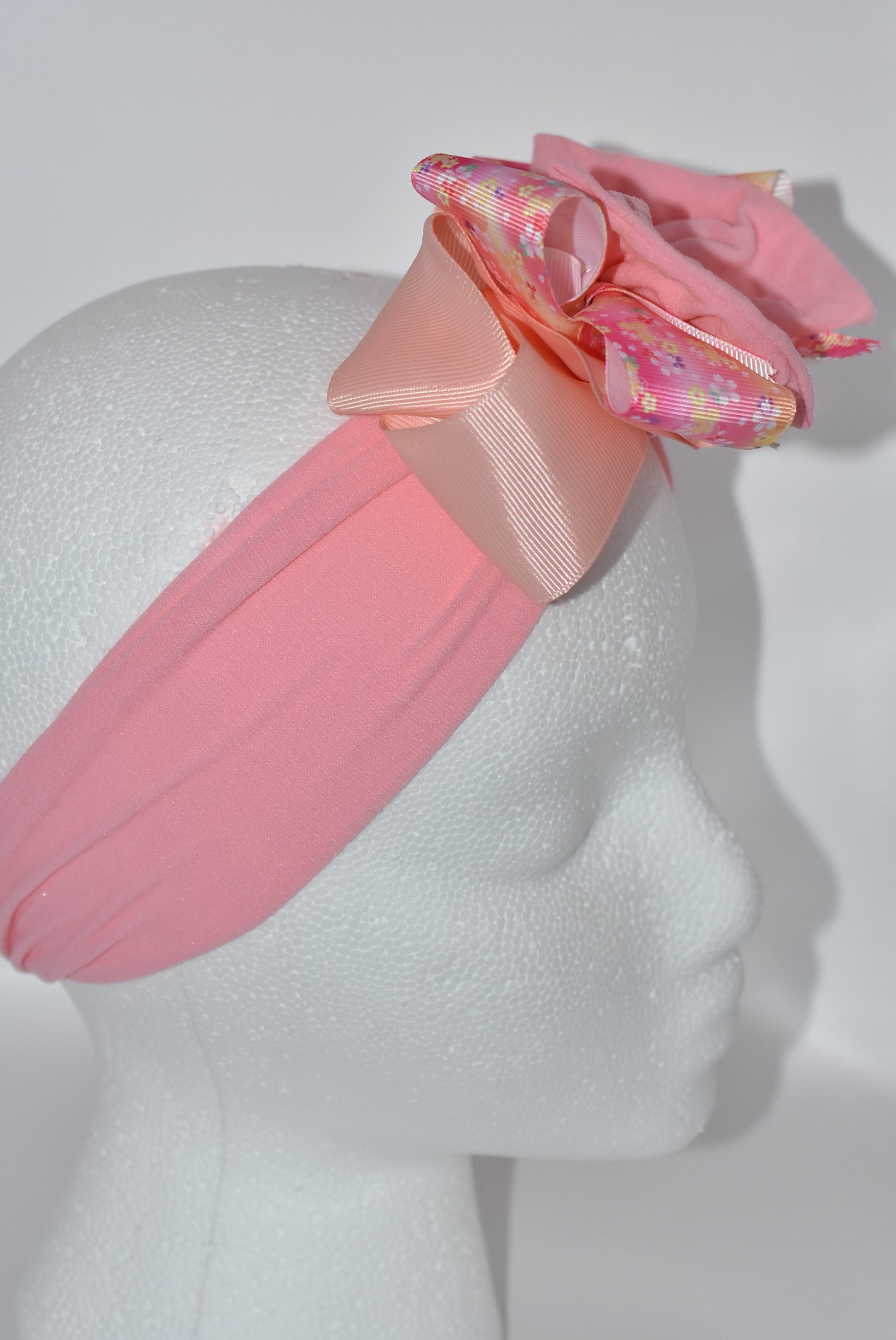 Wrap your hair in sweetness with this charming headband! 🎀 Featuring delicate layers of ribbon and soft nylon, it's designed for all-day comfort without the fuss. The pretty pink hue and cheerful floral pattern add a fun, feminine touch to any outfit. 🌸 Whether you're heading to brunch or running errands, this wrapped beauty keeps your style on point while keeping strands in place. Perfect for anyone who loves a pop of color and playful elegance! ✨