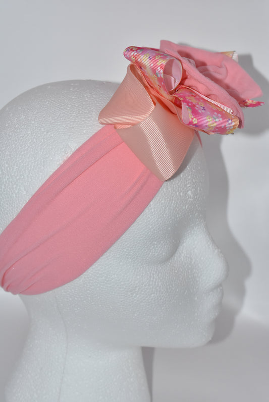 Add a splash of charm with this pretty peach soft wide headband 🌸 Featuring a lovely flower bow at the center, it’s comfy and stylish for all ages. Perfect for brightening any outfit, this one-of-a-kind headband makes every day a little more playful and fabulous! 🎀✨