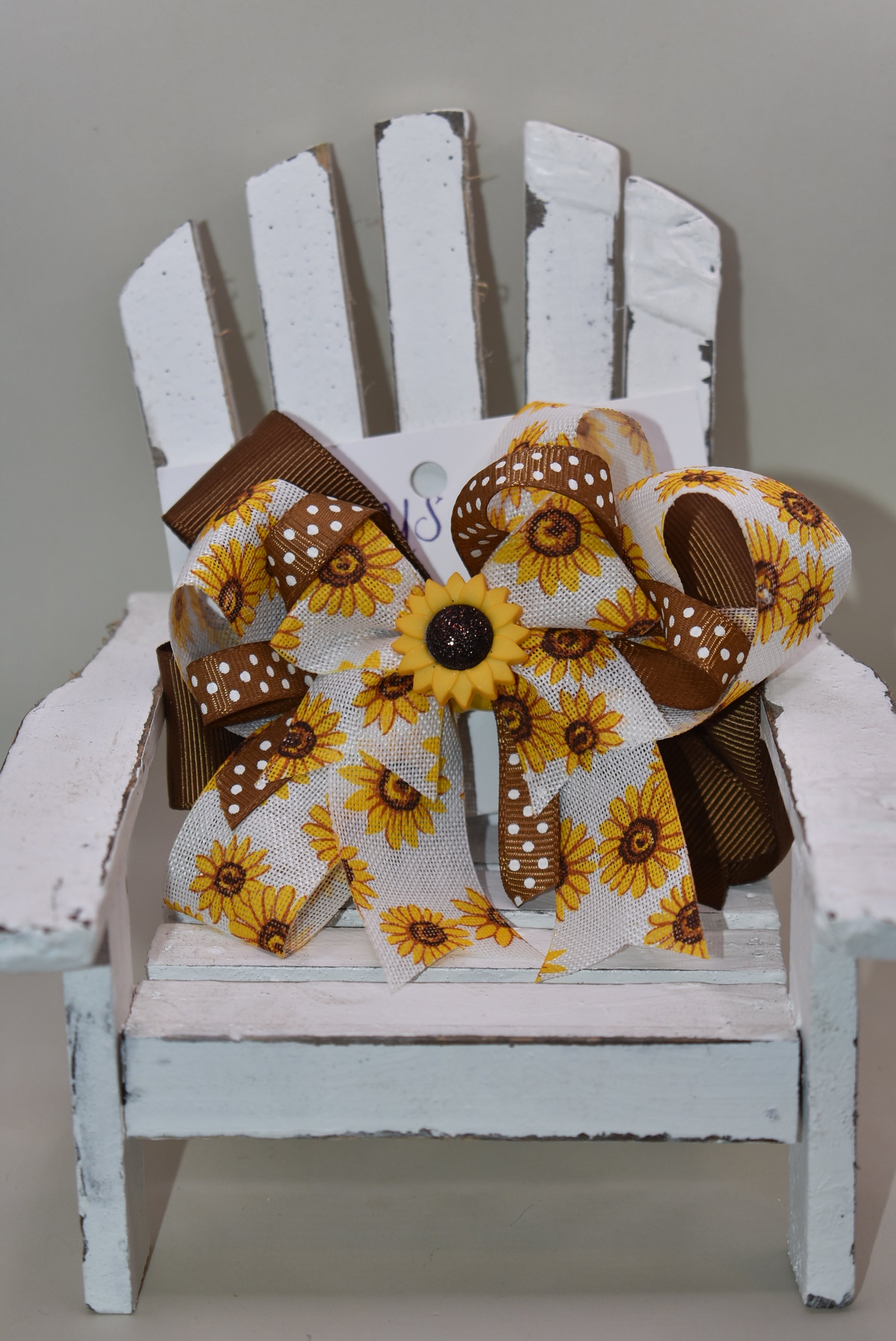Brighten your little cutie’s day with Nana's Collection 176! This playful sunflower bow features a sunny yellow and brown combo with an adorable sunflower charm on top. The wrapped alligator clip ensures comfy, secure wear all day long. A perfect pop of sunshine for any little outfit! 🌻💛✨