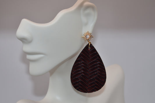 Add a touch of shimmer and style with our Purple Collection! These deep maroon metallic basket weave teardrops have gold starburst hypoallergenic posts, making them versatile and perfect for any occasion. Dress up or down with this stylish and playful addition to your jewelry collection.