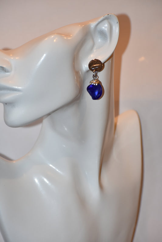 Get ready to add some sparkle to your accessories with the Blue Collection! These earrings feature silver round hypoallergenic posts and hold a stunning sapphire blue stone. Dress them up or down for any occasion - these earrings are the perfect addition to any outfit!