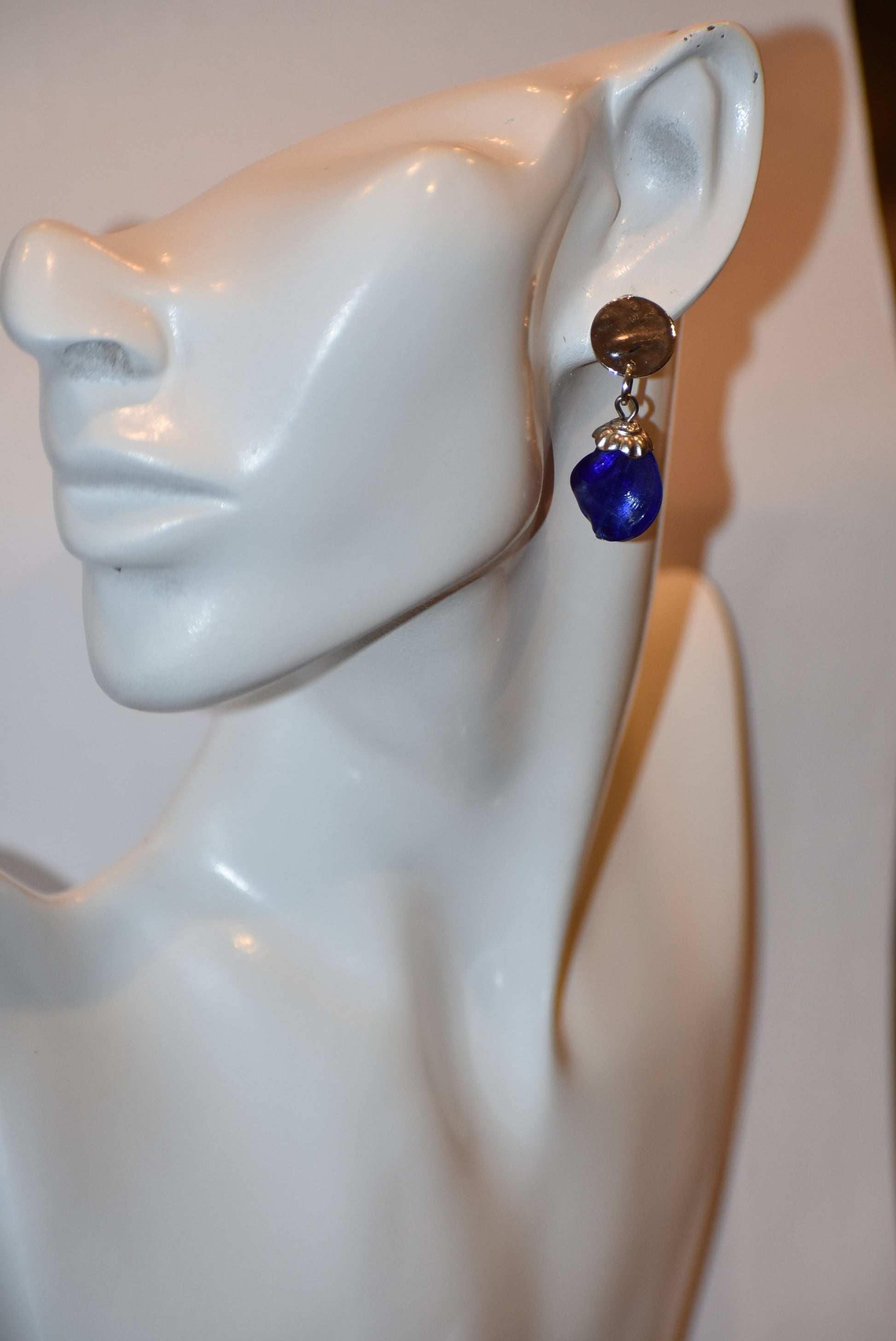 Get ready to add some sparkle to your accessories with the Blue Collection! These earrings feature silver round hypoallergenic posts and hold a stunning sapphire blue stone. Dress them up or down for any occasion - these earrings are the perfect addition to any outfit!