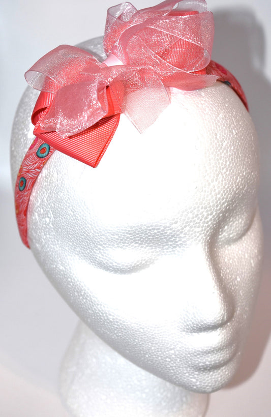 Brighten your look with this fun and playful headband, featuring a cheerful blend of orange hues 🍊🍁. Perfect for adding a splash of color to any outfit this season, it’s a charming accessory that’s as lively as you are! 🎀✨