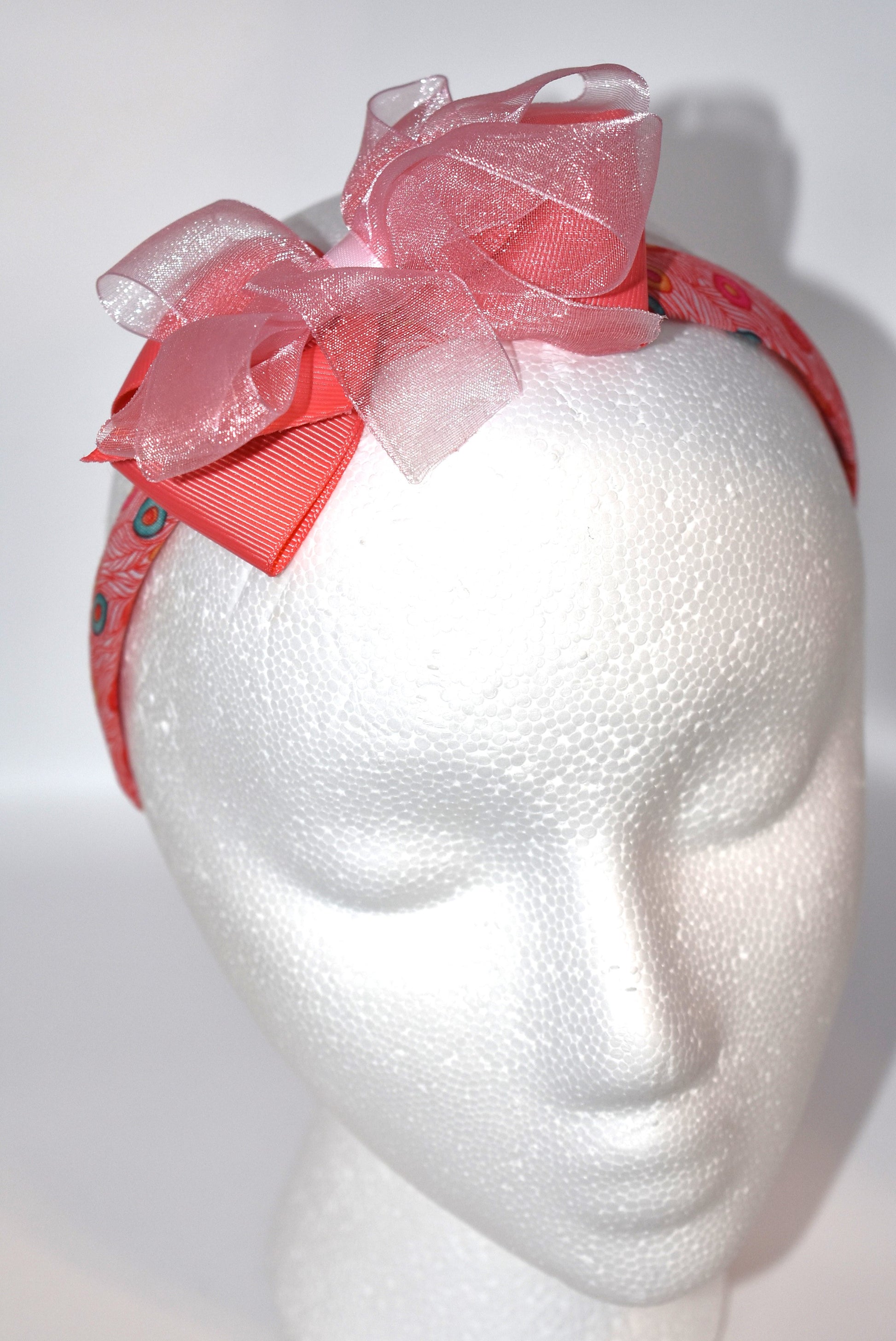 Brighten your look with this fun and playful headband, featuring a cheerful blend of orange hues 🍊🍁. Perfect for adding a splash of color to any outfit this season, it’s a charming accessory that’s as lively as you are! 🎀✨