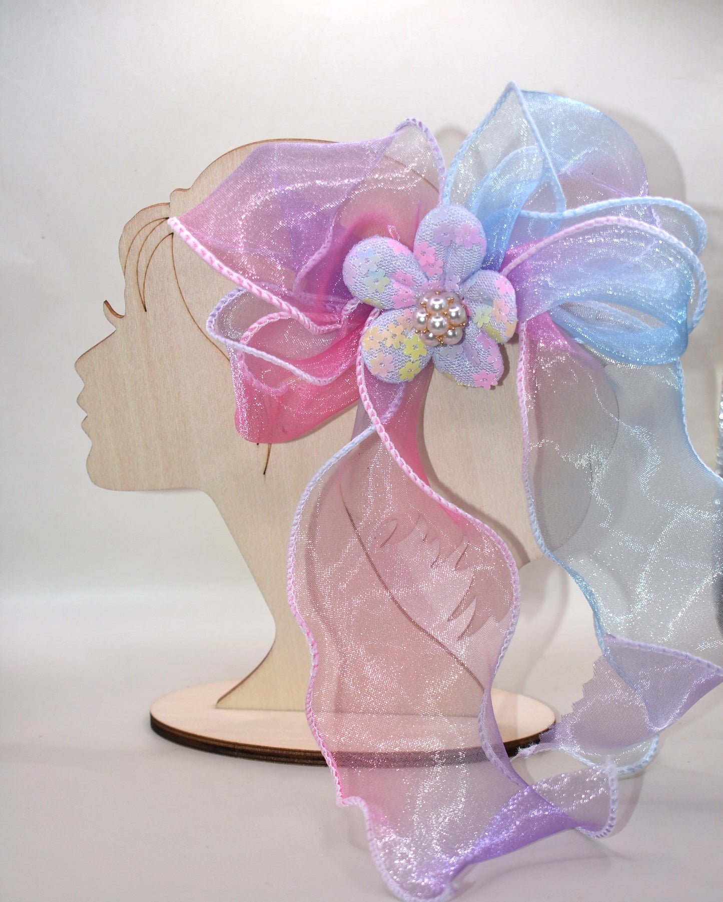 Brighten your style with the Long Tail Collection 2 bow! 🌈 This playful accessory features a colorful sheer ribbon topped with a charming fabric piece and a delicate pearl charm for that perfect touch of sparkle ✨. The wrapped alligator clip on the back ensures a secure fit for all-day wear. Add a pop of fun and elegance to any outfit! 🎀🐚