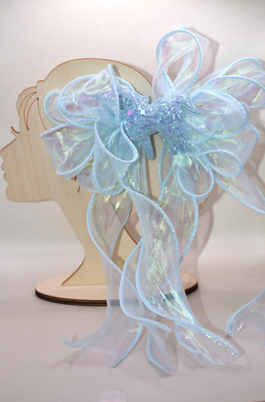Add a splash of sparkle with this baby blue iridescent fishtail ribbon 🎀, perfectly wrapped on a baby blue alligator clip 🐬. Topping it off is a glittery blue horse 🐴 that brings magic to any outfit! Fun, vibrant, and full of charm—get ready to shine! ✨