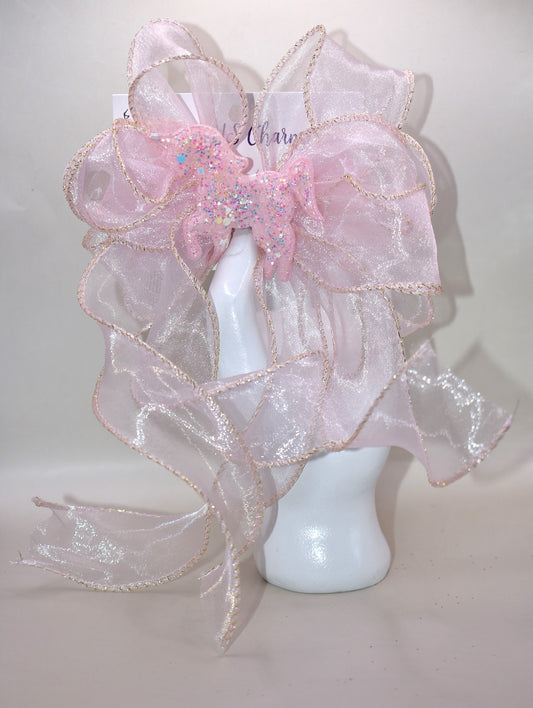 Add a pop of fun with this long pink sheer ribbon bow, topped with a sparkly pink horse that shines bright! Perfectly playful and secured with a wrapped alligator clip, it’s the ultimate pretty-in-pink accessory for any day. 🐴💖✨