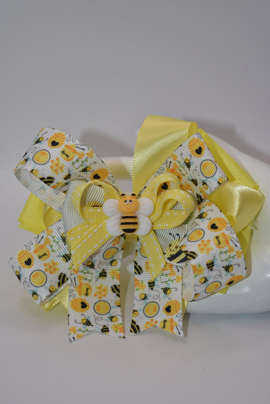 Get ready for summer with Nana's Collection 47! This adorable bumble bow is made of high-quality ribbon and features a cute bumble bee charm on top. Plus, the wrapped alligator clip ensures comfort all day long. Buzz on over and add this to your collection today!