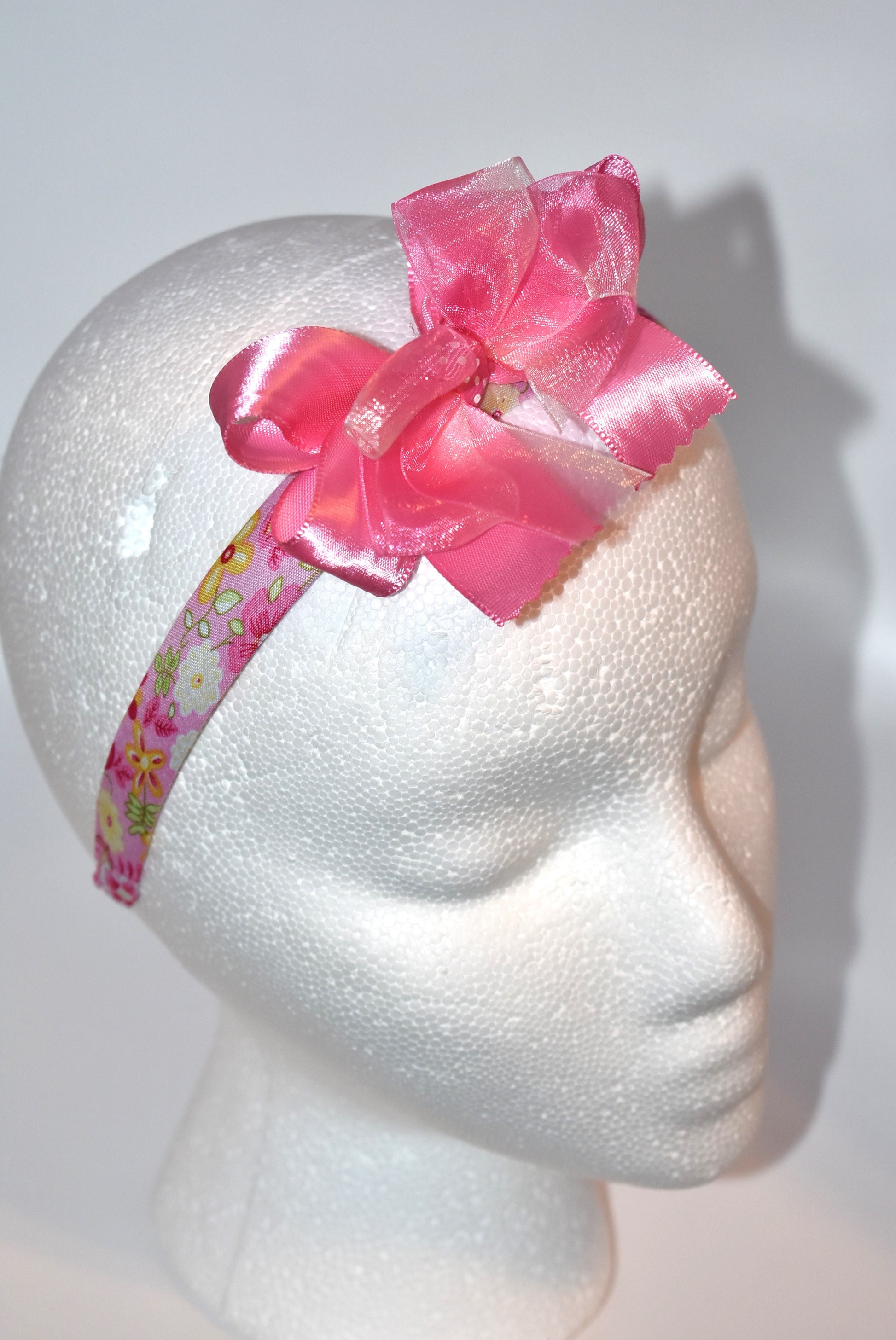 Blush in style with this adorable pink floral headband! 🌸 Perfect for pink lovers everywhere, this charming accessory features a delicate satin and chiffon bow perched on top for that extra touch of sweetness. 💕 Whether you're dressing up for a special occasion or adding a pop of color to your everyday look, this pretty headband brings instant elegance and fun to any outfit. ✨ Simple, stunning, and oh-so-feminine!