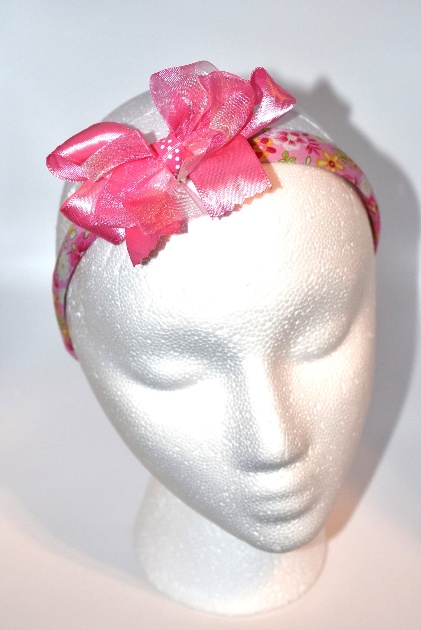 Blush in style with this adorable pink floral headband! 🌸 Perfect for pink lovers everywhere, this charming accessory features a delicate satin and chiffon bow perched on top for that extra touch of sweetness. 💕 Whether you're dressing up for a special occasion or adding a pop of color to your everyday look, this pretty headband brings instant elegance and fun to any outfit. ✨ Simple, stunning, and oh-so-feminine!