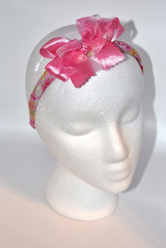 Blush in style with this adorable pink floral headband! 🌸 Perfect for pink lovers everywhere, this charming accessory features a delicate satin and chiffon bow perched on top for that extra touch of sweetness. 💕 Whether you're dressing up for a special occasion or adding a pop of color to your everyday look, this pretty headband brings instant elegance and fun to any outfit. ✨ Simple, stunning, and oh-so-feminine!