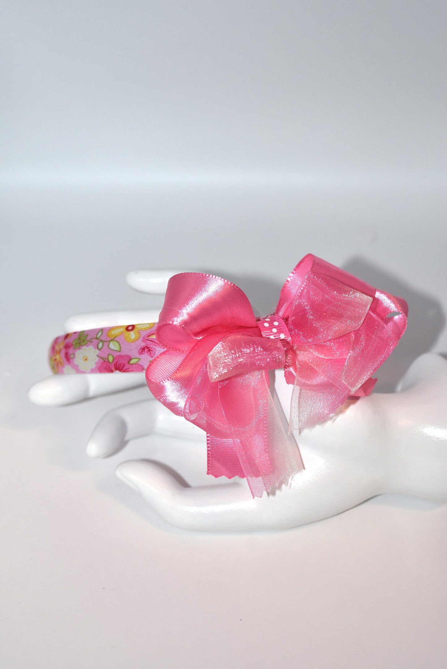 Blush in style with this adorable pink floral headband! 🌸 Perfect for pink lovers everywhere, this charming accessory features a delicate satin and chiffon bow perched on top for that extra touch of sweetness. 💕 Whether you're dressing up for a special occasion or adding a pop of color to your everyday look, this pretty headband brings instant elegance and fun to any outfit. ✨ Simple, stunning, and oh-so-feminine!