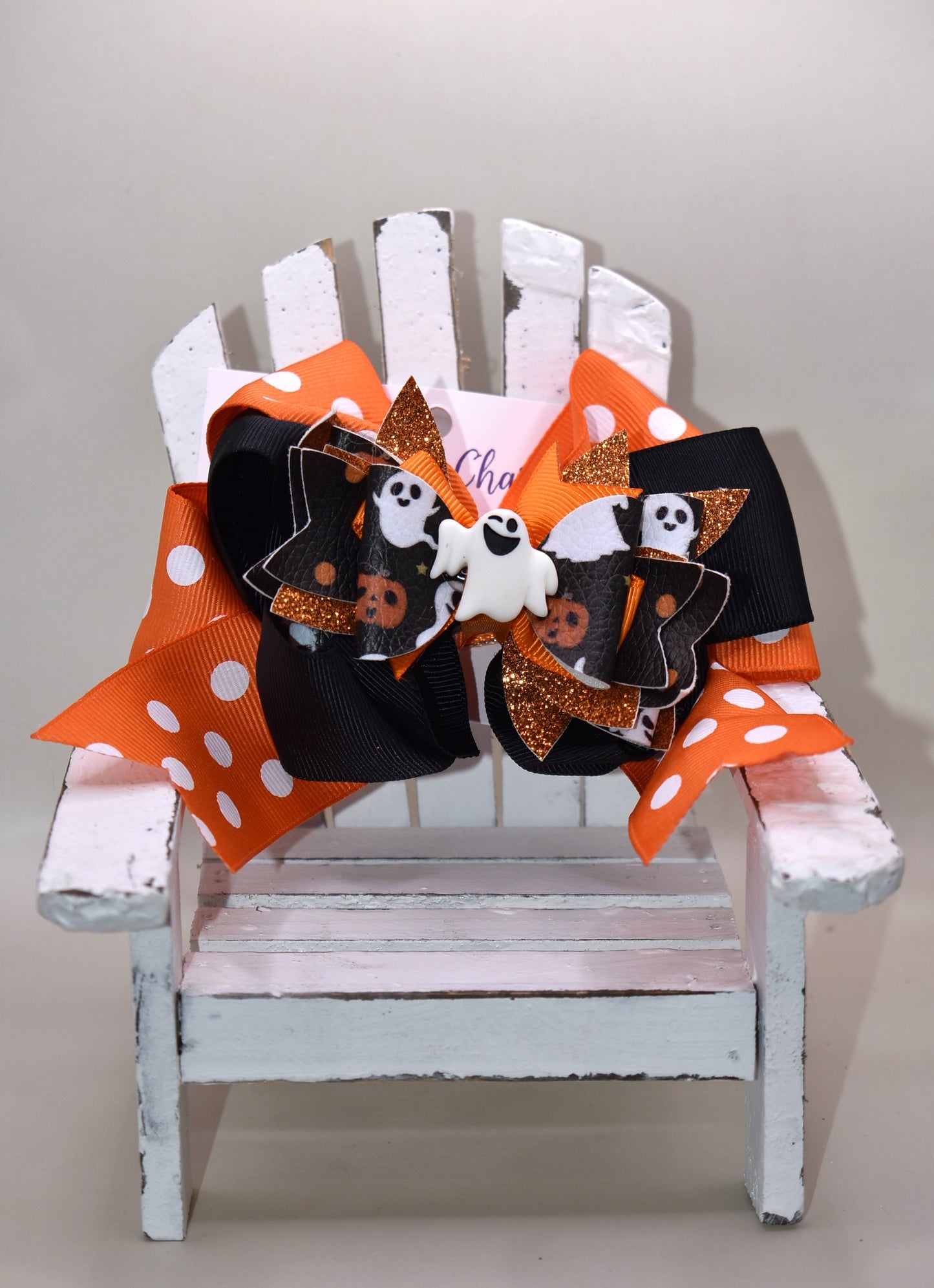 Get ready for some festive fun with this sweet and spooky clip! 🎃✨ Featuring an adorable orange polka dot ribbon paired with black and faux leather Halloween motifs, it's topped with a cute white ghost charm 👻. The wrapped alligator clip makes it super easy to wear for all your Halloween adventures!
