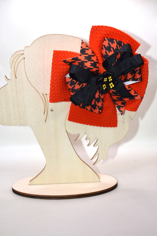 🎃 Add a spooktacular touch to your look with this Halloween Collection bow! Featuring a bold orange and black ribbon in a crazy fun pattern, it holds an adorable haunted house charm on top. The alligator clip on the back ensures a secure fit that stays put all day—perfect for any ghostly gathering! 👻🦇