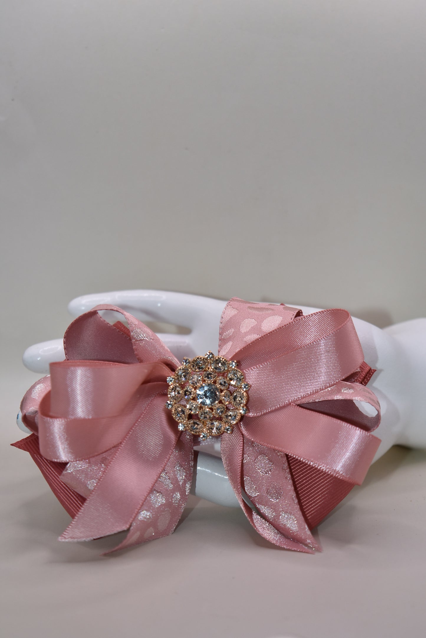 ✨ Elevate your hair game with this stunning satin ribbon clip! Luxuriously soft layers of beautiful satin create an elegant foundation, while a sparkling crystal charm sits pretty on top for that extra touch of glamour. 💎 The wrapped alligator clip ensures a secure, comfortable hold that lasts all day long. Perfect for adding a dash of sophistication to any look! 🎀