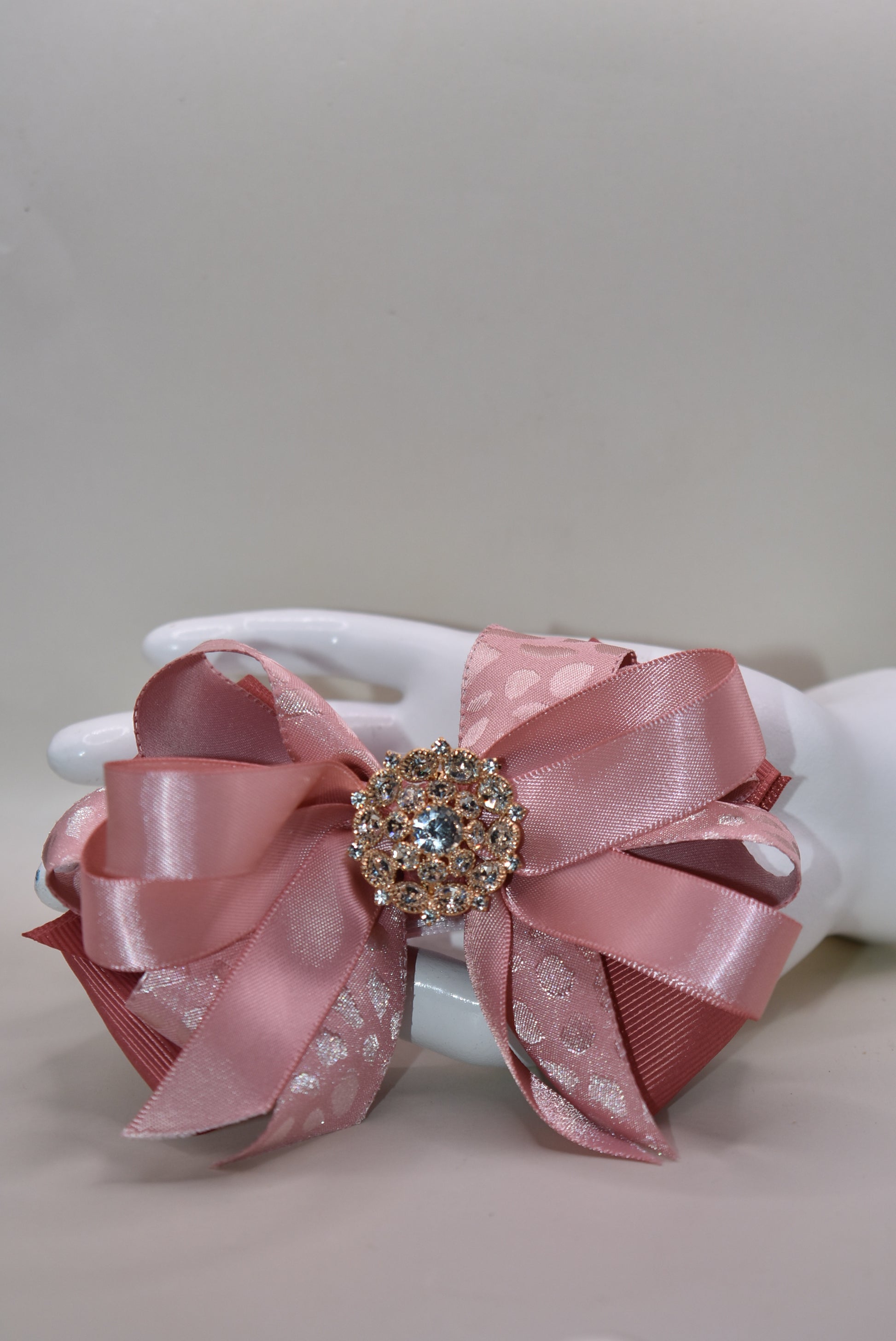 ✨ Elevate your hair game with this stunning satin ribbon clip! Luxuriously soft layers of beautiful satin create an elegant foundation, while a sparkling crystal charm sits pretty on top for that extra touch of glamour. 💎 The wrapped alligator clip ensures a secure, comfortable hold that lasts all day long. Perfect for adding a dash of sophistication to any look! 🎀