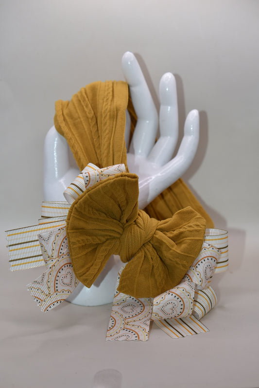 Add a touch of charm with this soft brown headband 🎀 featuring layered striped and heart ribbons for a fun, dimensional look. Cozy and comfy, it’s perfect for all ages to wear and play! 🌟