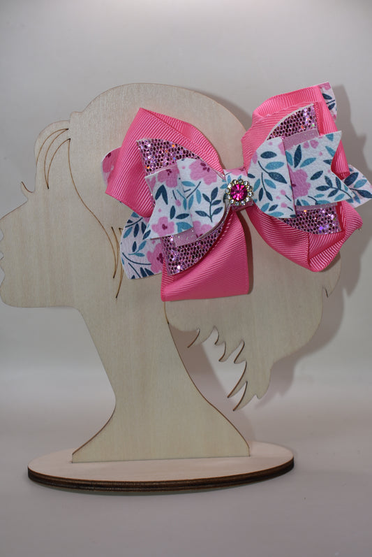 Nana's Collection 31 is the ultimate pink statement piece! ✨ Delicate layers of ribbon create dimension and charm, while a stunning crystal sits proudly on top, catching light with every move. 💎 Whether you're dressing up or keeping it casual, this beauty pairs effortlessly with any outfit and adds that perfect touch of sparkle to your day. 🌸 Pure elegance wrapped in playful sophistication!