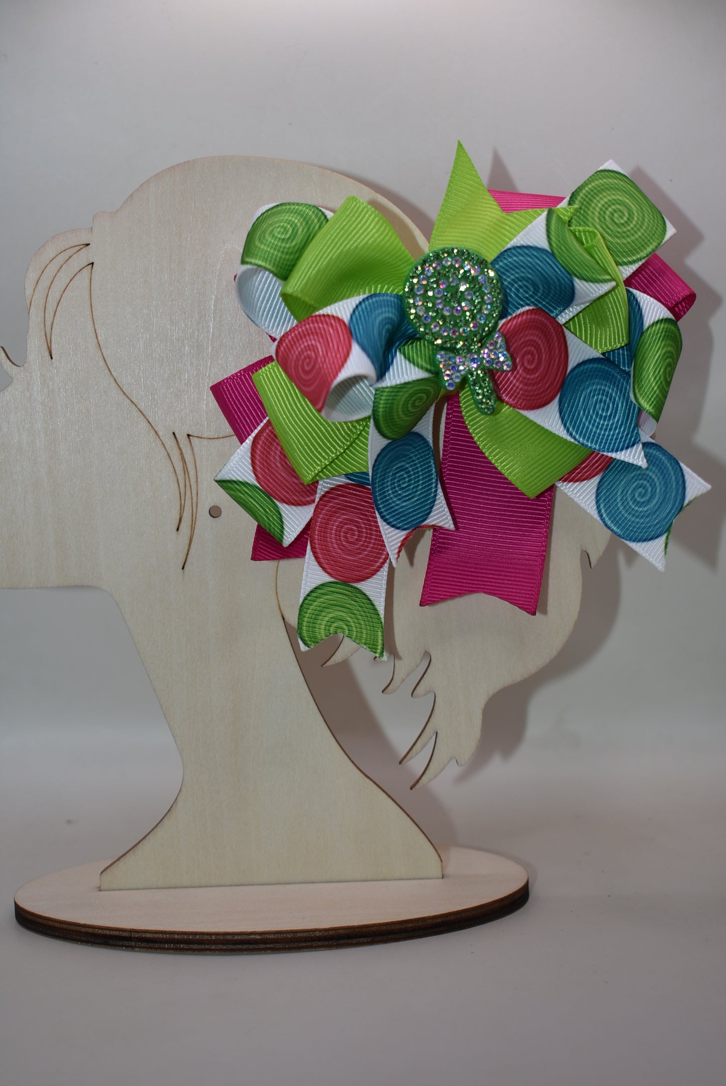 🎀 Add a pop of sweetness to any hairstyle with this adorable multi-colored bow lollipop clip! 🍭 Featuring vibrant hues that complement any outfit, this wrapped alligator clip slides on effortlessly for all-day wear. Perfect for little ones and the young at heart, it's a charming accessory that brings joy and personality to your look. 🌈✨