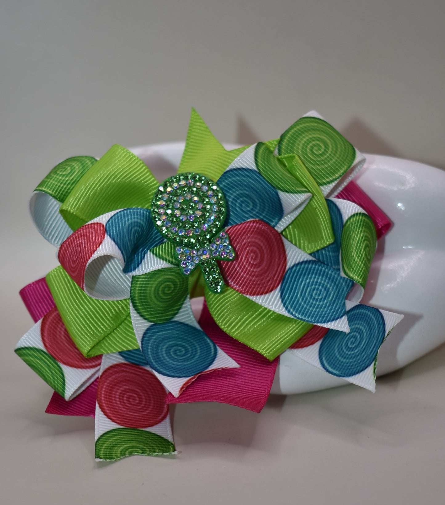 🎀 Add a pop of sweetness to any hairstyle with this adorable multi-colored bow lollipop clip! 🍭 Featuring vibrant hues that complement any outfit, this wrapped alligator clip slides on effortlessly for all-day wear. Perfect for little ones and the young at heart, it's a charming accessory that brings joy and personality to your look. 🌈✨