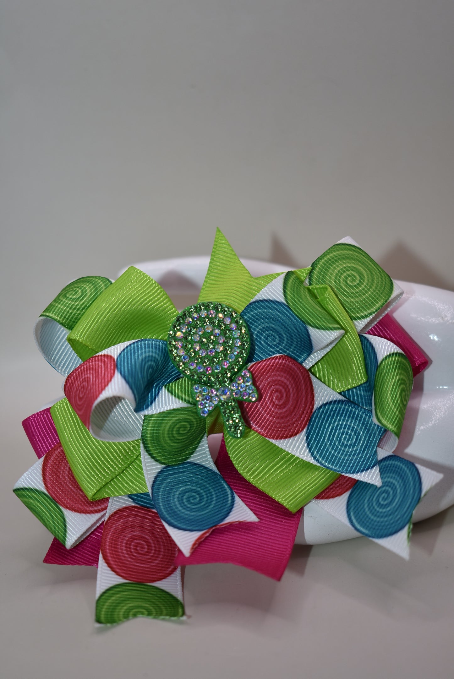 🎀 Add a pop of sweetness to any hairstyle with this adorable multi-colored bow lollipop clip! 🍭 Featuring vibrant hues that complement any outfit, this wrapped alligator clip slides on effortlessly for all-day wear. Perfect for little ones and the young at heart, it's a charming accessory that brings joy and personality to your look. 🌈✨