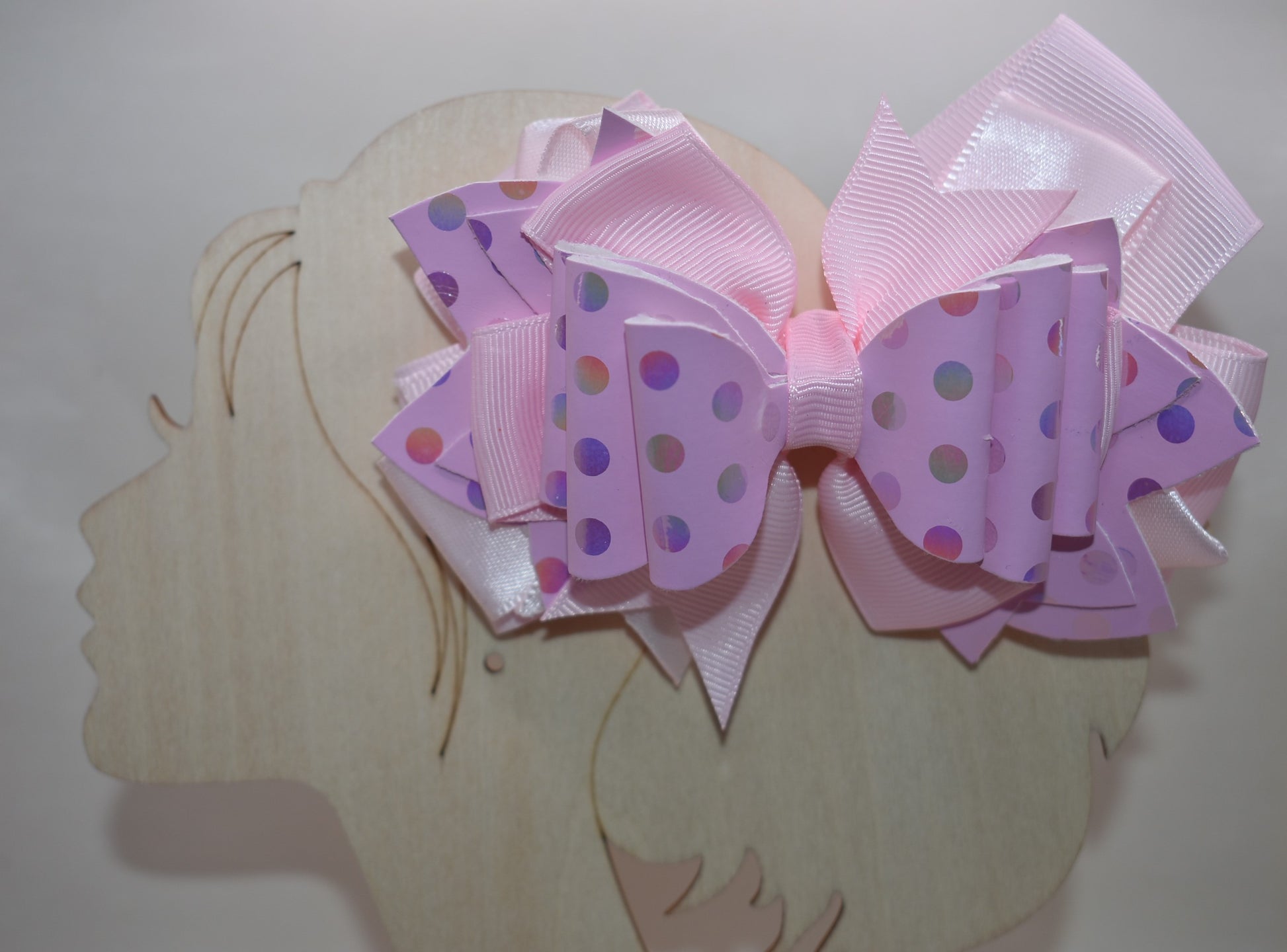 Get ready to turn heads with this adorable pink bow that's pure charm! 🎀 Layered with mixed ribbons and luxe faux leather, it features a shimmering polka dot design that adds the perfect pop to any outfit. ✨ The wrapped alligator clip makes it super easy to clip on and off whenever you want. Pretty in pink has never looked so good! 💕