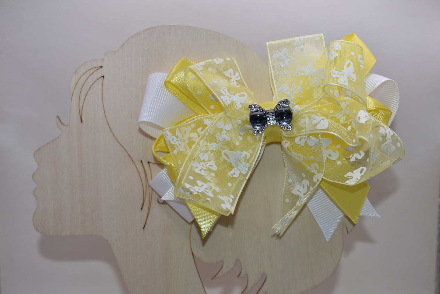 ✨ Introducing Nana's Collection 70 – a sunshine-bright bow that's as charming as it is gorgeous! 🎀 This delightful accessory features layers upon layers of mixed fabric ribbon, creating beautiful texture and dimension. Topped with a delicate bow-themed ribbon and finished with a sparkling crystal bow charm, it's the perfect finishing touch for any look. Whether you're dressing up a hairstyle, gift, or outfit, this cheerful yellow bow brings instant elegance and whimsy. 💛 A little luxury that makes a big i
