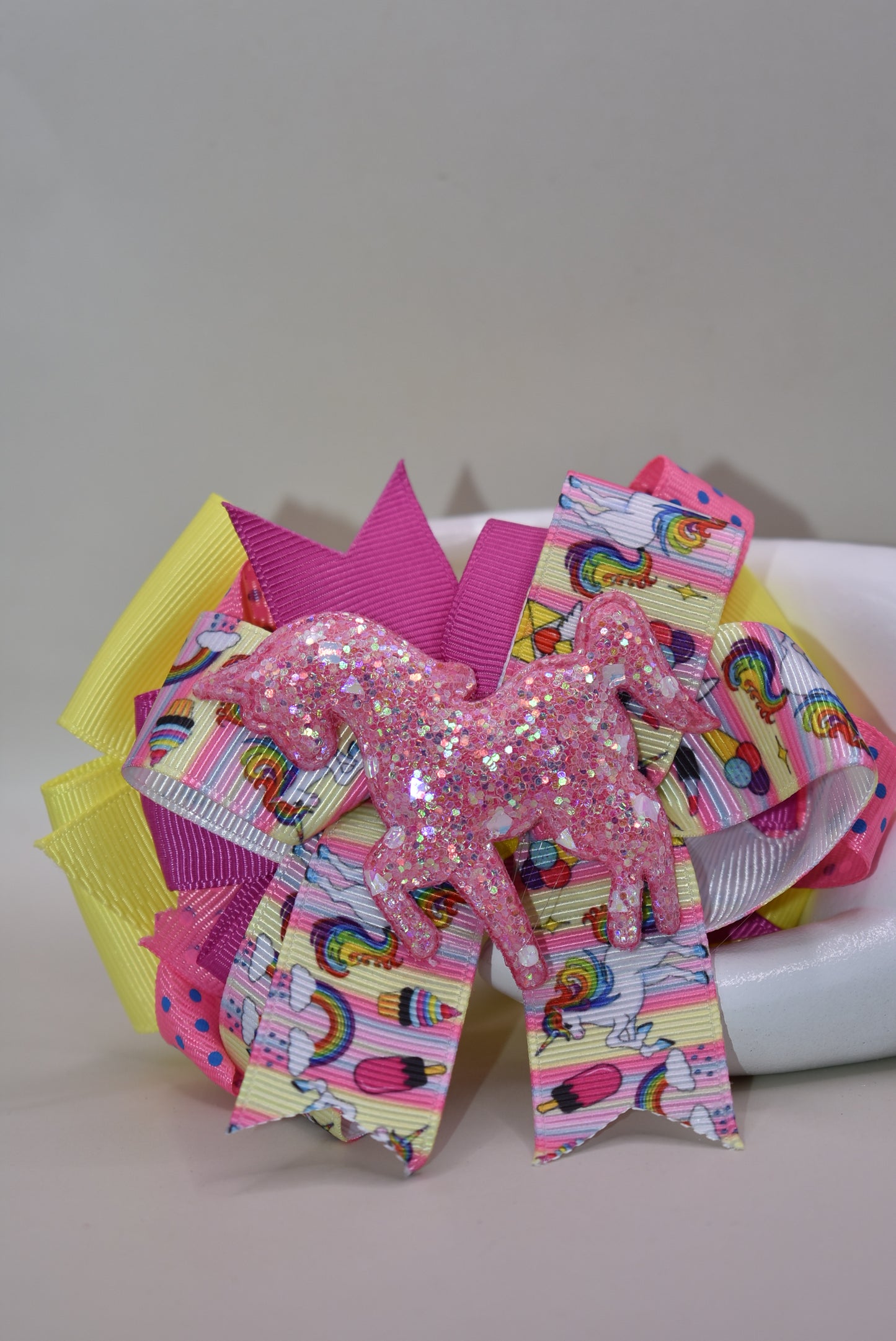 ✨ Meet your new favorite hair accessory! This one-of-a-kind bow features a gorgeous glitter unicorn figure crowned with unicorn rainbow ribbon. 🦄 Layers upon layers of vibrant, multi-colored ribbons create a whimsical masterpiece that's sure to turn heads. The secure alligator clip keeps your style in place all day long, so you can sparkle and shine from sunrise to sunset. 🎀💫 Pure magic for unicorn lovers everywhere!