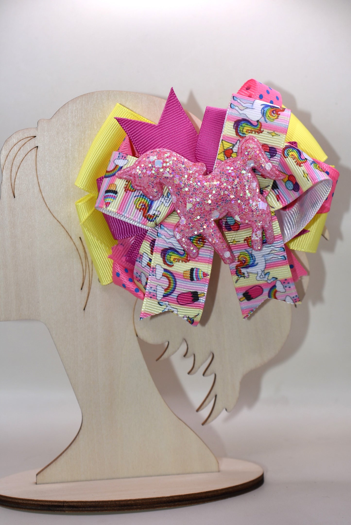 ✨ Meet your new favorite hair accessory! This one-of-a-kind bow features a gorgeous glitter unicorn figure crowned with unicorn rainbow ribbon. 🦄 Layers upon layers of vibrant, multi-colored ribbons create a whimsical masterpiece that's sure to turn heads. The secure alligator clip keeps your style in place all day long, so you can sparkle and shine from sunrise to sunset. 🎀💫 Pure magic for unicorn lovers everywhere!