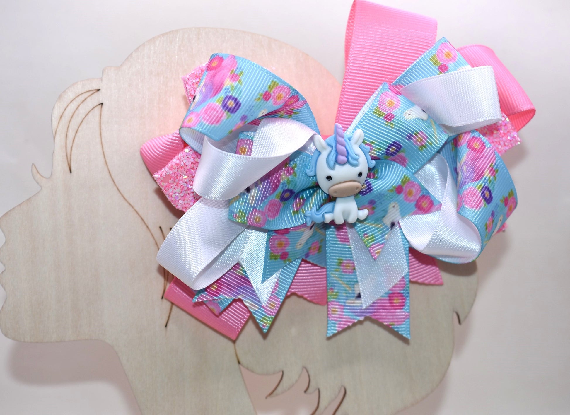 ✨ This adorable unicorn bow is a dreamy mix of soft pink and blue ribbons layered to perfection, featuring a special unicorn-themed ribbon that brings extra magic to the design. A precious little unicorn charm perches right on top, adding that extra touch of cuteness! 🦄 The wrapped alligator clip makes it super easy to wear all day long without any fuss. Perfect for adding a sprinkle of whimsy to any hairstyle! 💕🎀