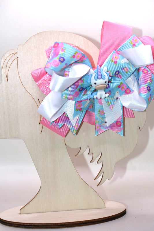 ✨ This adorable unicorn bow is a dreamy mix of soft pink and blue ribbons layered to perfection, featuring a special unicorn-themed ribbon that brings extra magic to the design. A precious little unicorn charm perches right on top, adding that extra touch of cuteness! 🦄 The wrapped alligator clip makes it super easy to wear all day long without any fuss. Perfect for adding a sprinkle of whimsy to any hairstyle! 💕🎀