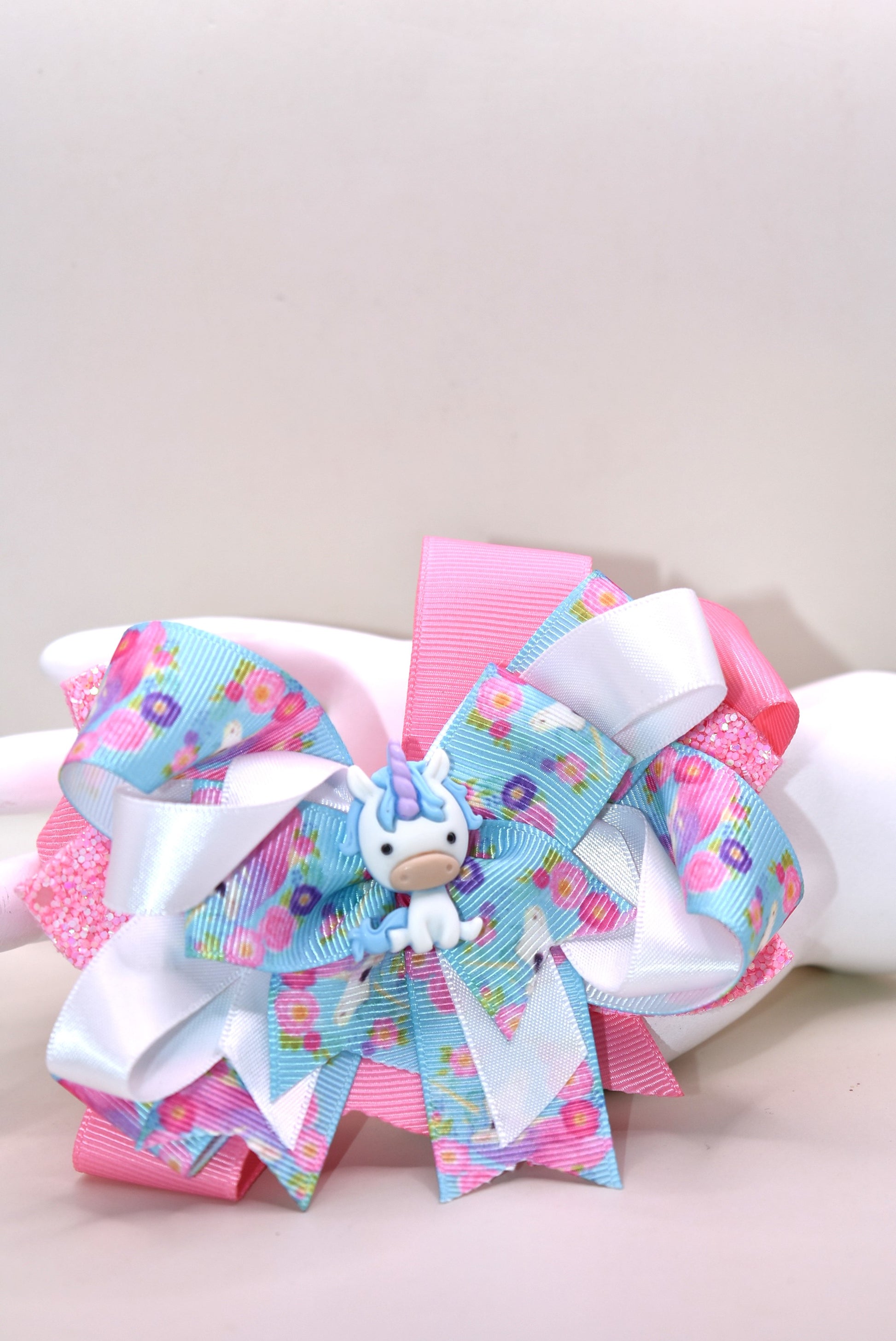 ✨ This adorable unicorn bow is a dreamy mix of soft pink and blue ribbons layered to perfection, featuring a special unicorn-themed ribbon that brings extra magic to the design. A precious little unicorn charm perches right on top, adding that extra touch of cuteness! 🦄 The wrapped alligator clip makes it super easy to wear all day long without any fuss. Perfect for adding a sprinkle of whimsy to any hairstyle! 💕🎀