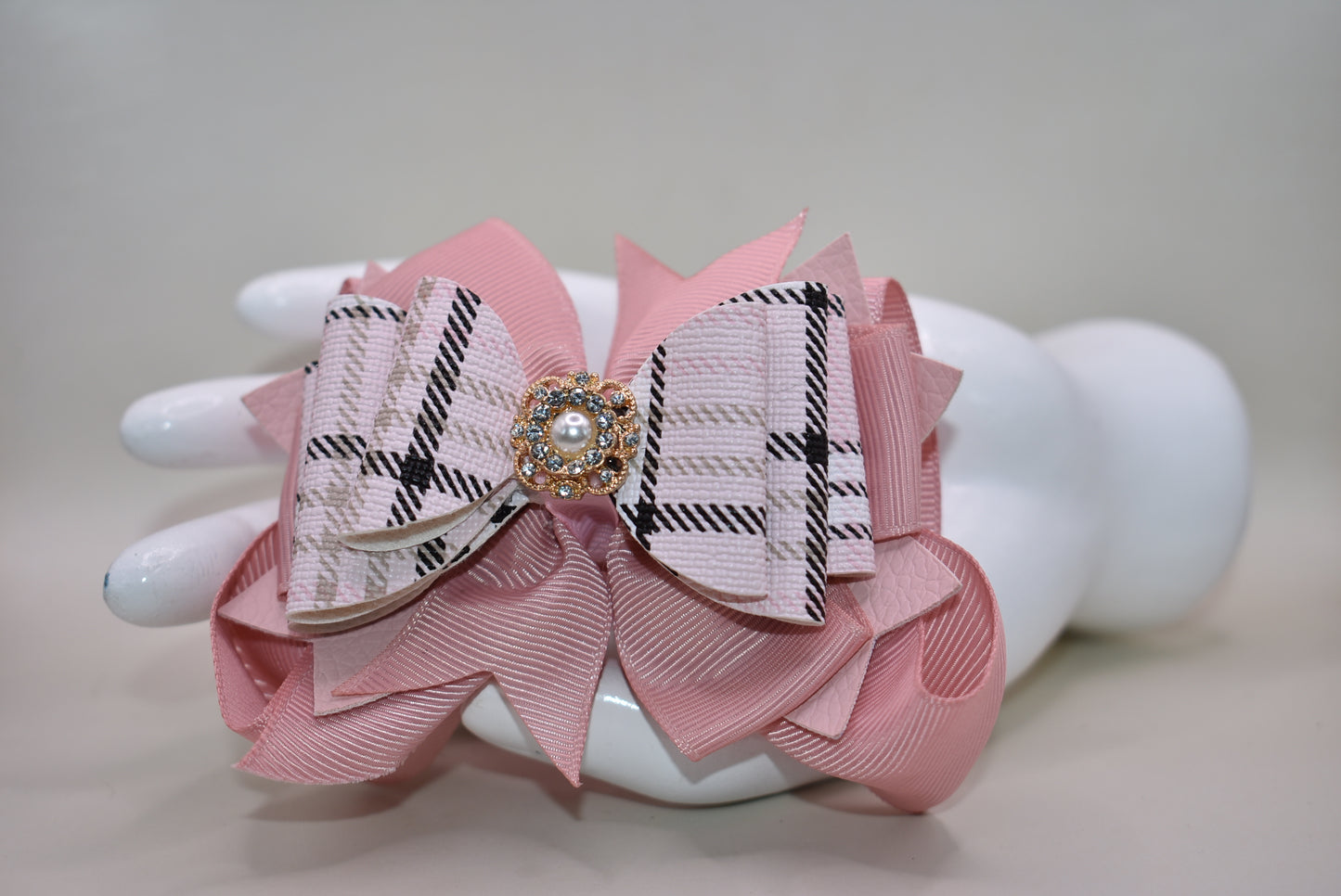 ✨ This charming bow brings instant elegance to any hairstyle! Featuring a gorgeous blush and black mixed plaid faux leather design with delicate ribbon layers underneath, it's topped with a sparkly gem and pearl charm for that extra touch of glamour. ✨ The secure alligator clip keeps it perfectly in place all day long. Whether you're dressing up for a special occasion or adding flair to your everyday look, this bow works beautifully for everyone—from the young at heart to the young at style! 🎀💕