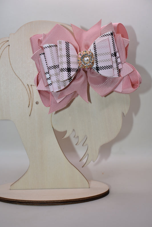 ✨ This charming bow brings instant elegance to any hairstyle! Featuring a gorgeous blush and black mixed plaid faux leather design with delicate ribbon layers underneath, it's topped with a sparkly gem and pearl charm for that extra touch of glamour. ✨ The secure alligator clip keeps it perfectly in place all day long. Whether you're dressing up for a special occasion or adding flair to your everyday look, this bow works beautifully for everyone—from the young at heart to the young at style! 🎀💕