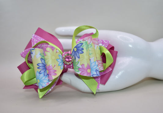 ✨ Get ready to turn heads with this absolutely gorgeous pink floral bow! 🌸 Featuring layers upon layers of silky ribbon for that full, fabulous look, this beauty is topped with a sparkling pink crystal charm that catches the light just right. 💎 The wrapped alligator clip on the back keeps everything secure and comfy all day long, so you can rock this charming accessory without a worry. Perfect for adding a touch of elegance and sparkle to any hairstyle! 🎀