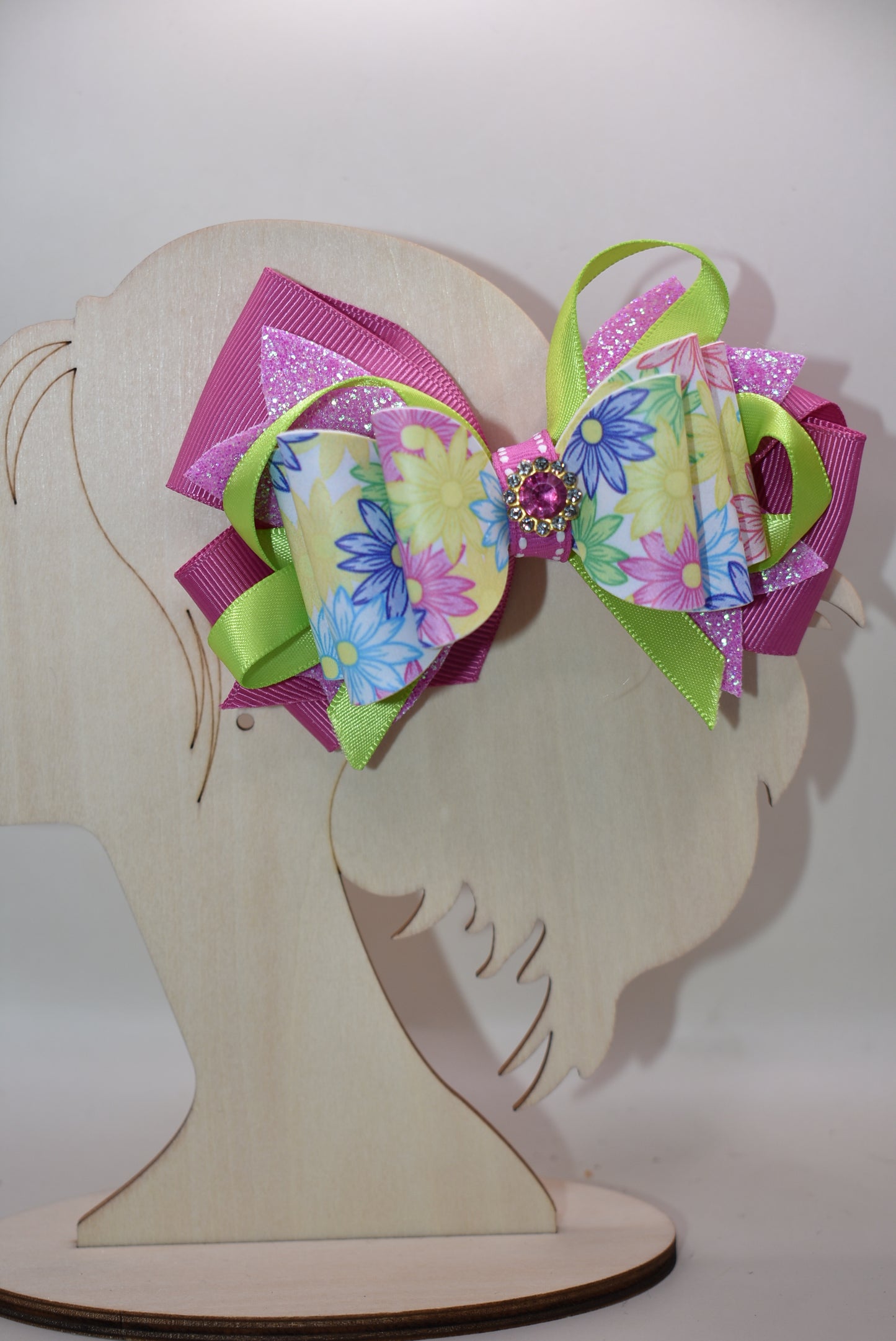 ✨ Get ready to turn heads with this absolutely gorgeous pink floral bow! 🌸 Featuring layers upon layers of silky ribbon for that full, fabulous look, this beauty is topped with a sparkling pink crystal charm that catches the light just right. 💎 The wrapped alligator clip on the back keeps everything secure and comfy all day long, so you can rock this charming accessory without a worry. Perfect for adding a touch of elegance and sparkle to any hairstyle! 🎀