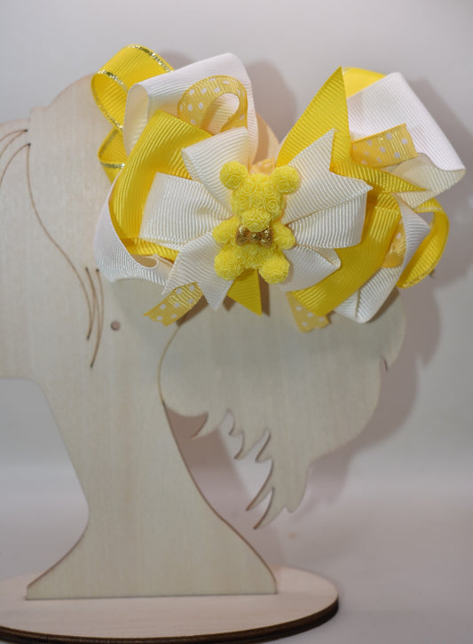 Get ready to brighten your day! ✨ This charming yellow bow is a must-have for yellow enthusiasts everywhere. 💛 Featuring an irresistibly cute yellow teddy bear with an adorable bow, this piece is layered with ribbons galore to make it absolutely one-of-a-kind. 🎀 The distinctive wrapped alligator claw on the back adds that extra touch of personality and charm. A playful treasure that's sure to make you smile! 🧸😊