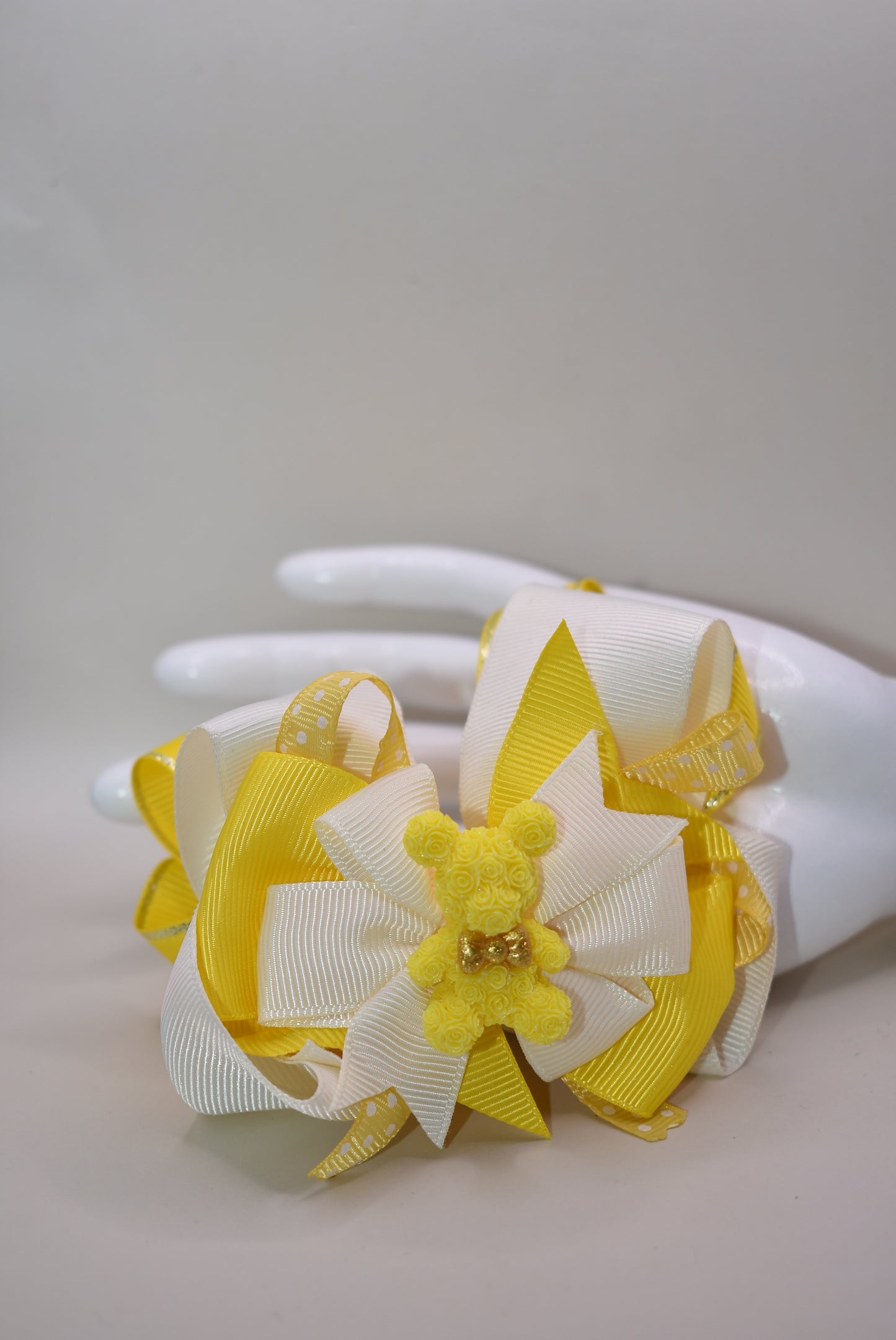 Get ready to brighten your day! ✨ This charming yellow bow is a must-have for yellow enthusiasts everywhere. 💛 Featuring an irresistibly cute yellow teddy bear with an adorable bow, this piece is layered with ribbons galore to make it absolutely one-of-a-kind. 🎀 The distinctive wrapped alligator claw on the back adds that extra touch of personality and charm. A playful treasure that's sure to make you smile! 🧸😊