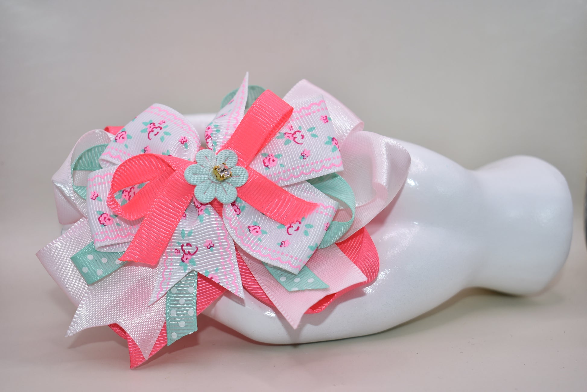Spring into style with this adorable layered bow clip! 🌸 Featuring a cheerful mix of polka dots and delicate flowers, it's the perfect pop of color for any warm-weather look. ✨ The wrapped alligator clip makes styling effortless—just clip and go! 🎀 Whether you're dressing up a ponytail or adding flair to your favorite hairstyle, this sweet accessory brings instant fun and personality to your Spring and Summer wardrobe. 🌼💕