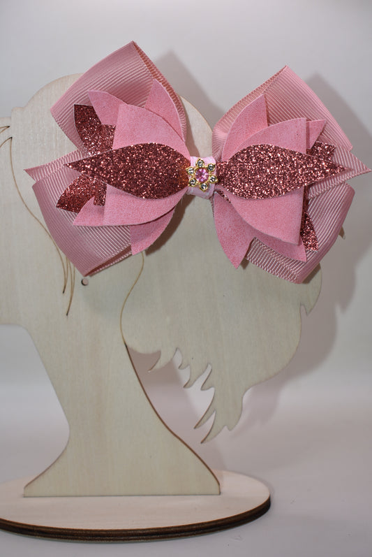✨ Meet your new go-to accessory! This one-of-a-kind bow blends rose gold faux leather and suede with delicate ribbon details, topped with an adorable charm that steals the show. 🎀 The perfect mix of shiny and soft textures makes it versatile enough to dress up any outfit—whether you're going casual or glam. 💕 Looking for something different? This is it! 🌹