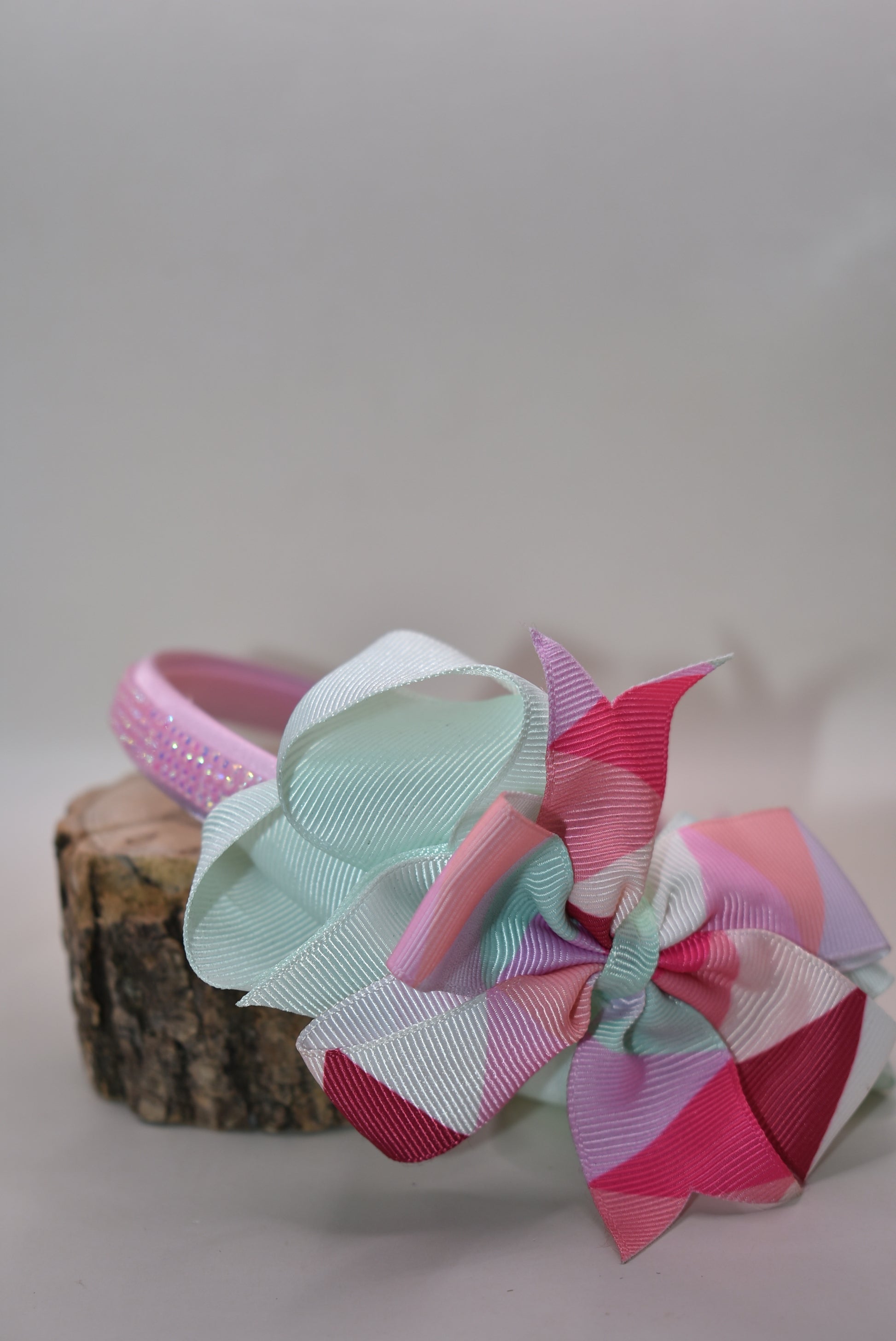 ✨ Step into style with this charming multi-colored headband that brings a pop of personality to any look! Featuring gorgeous pastel hues beautifully blended together and finished with a delicate pink sparkle accent on soft satin, this headband is as pretty as it is practical. The flexible design ensures all-day comfort, whether you're running errands, heading to an event, or just keeping your hair in place with flair. 🎀 Perfect for adding that extra touch of whimsy to your everyday style! 💕