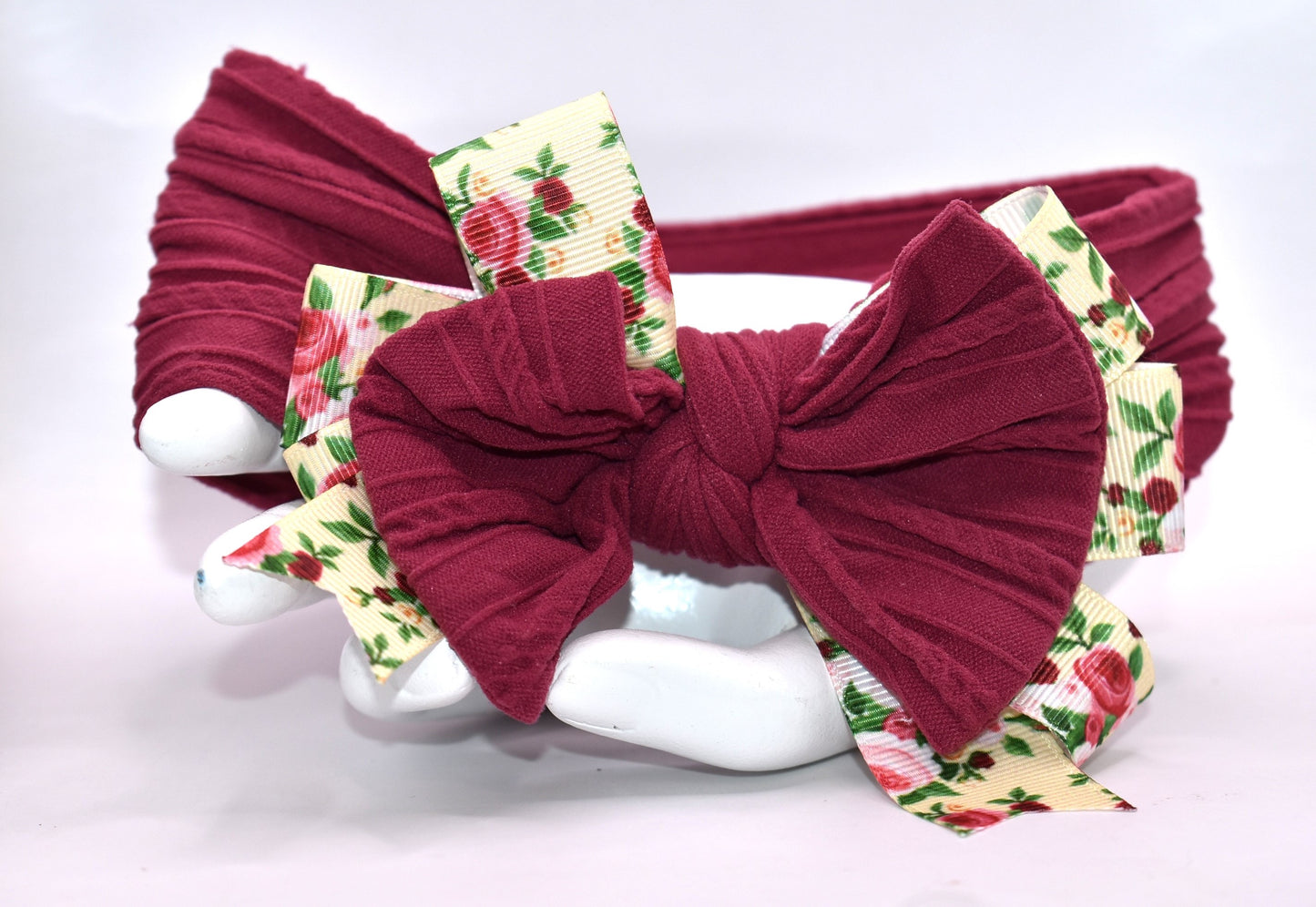 Elevate your everyday style with this gorgeous burgundy and floral stretchy headband! 🌸 Designed for all-day comfort, the soft, flexible fabric keeps you looking polished without the pinch. The pretty floral pattern pairs effortlessly with any outfit, whether you're heading to work, the gym, or a casual hangout. 💕 Perfect for bad hair days or just adding a pop of color to your look! ✨