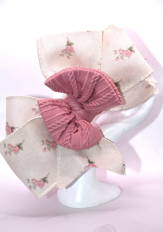 Let your little one shine with this show-stopping bow headband! 🎀 Crafted from soft, stretchy material that moves with your child all day long, this pretty large bow makes the perfect statement piece. ✨ Whether it's for playtime, special occasions, or everyday style, this headband combines comfort with undeniable charm. 💕 Watch heads turn as your sweetie rocks this adorable accessory! 🌟