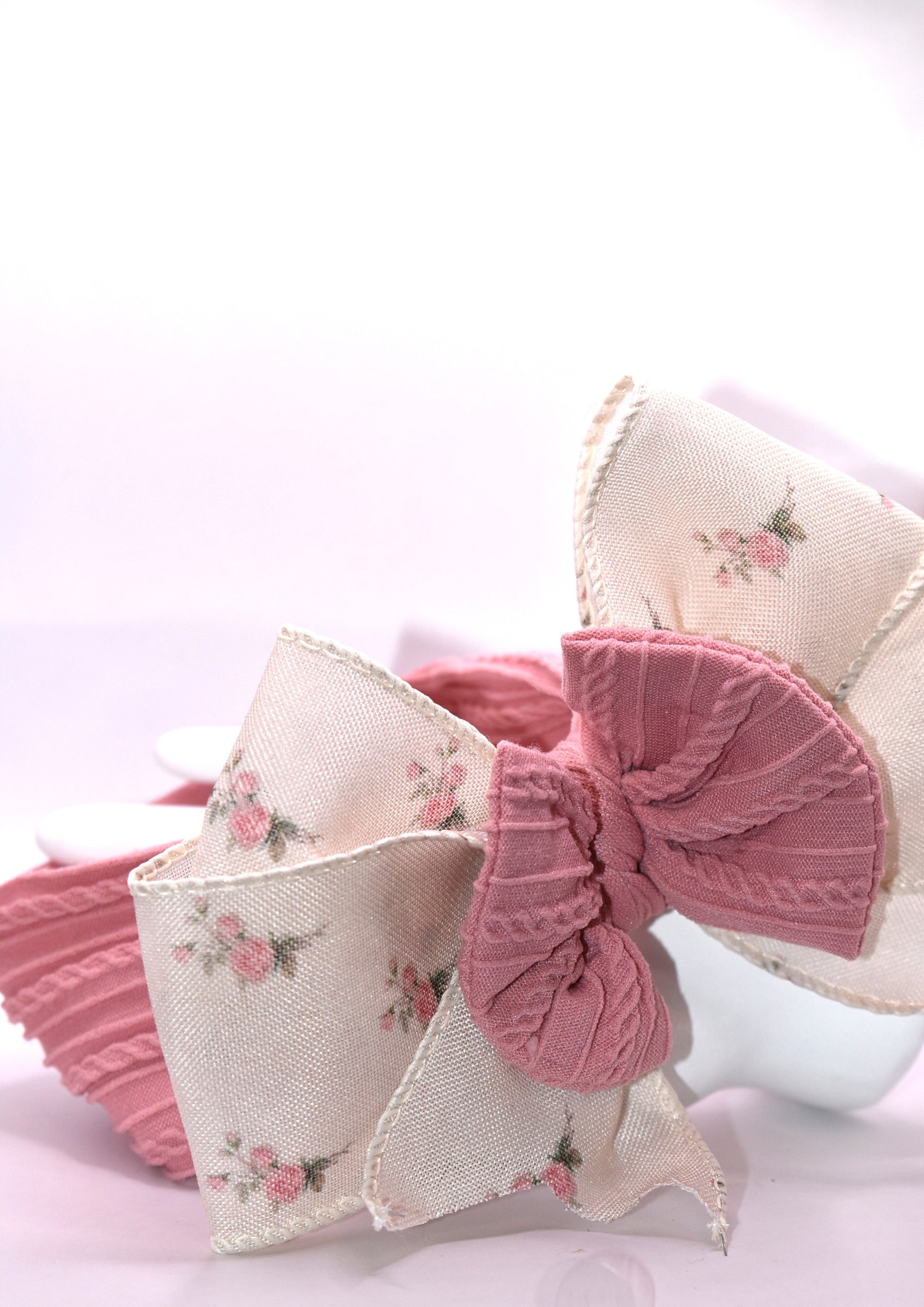 Let your little one shine with this show-stopping bow headband! 🎀 Crafted from soft, stretchy material that moves with your child all day long, this pretty large bow makes the perfect statement piece. ✨ Whether it's for playtime, special occasions, or everyday style, this headband combines comfort with undeniable charm. 💕 Watch heads turn as your sweetie rocks this adorable accessory! 🌟