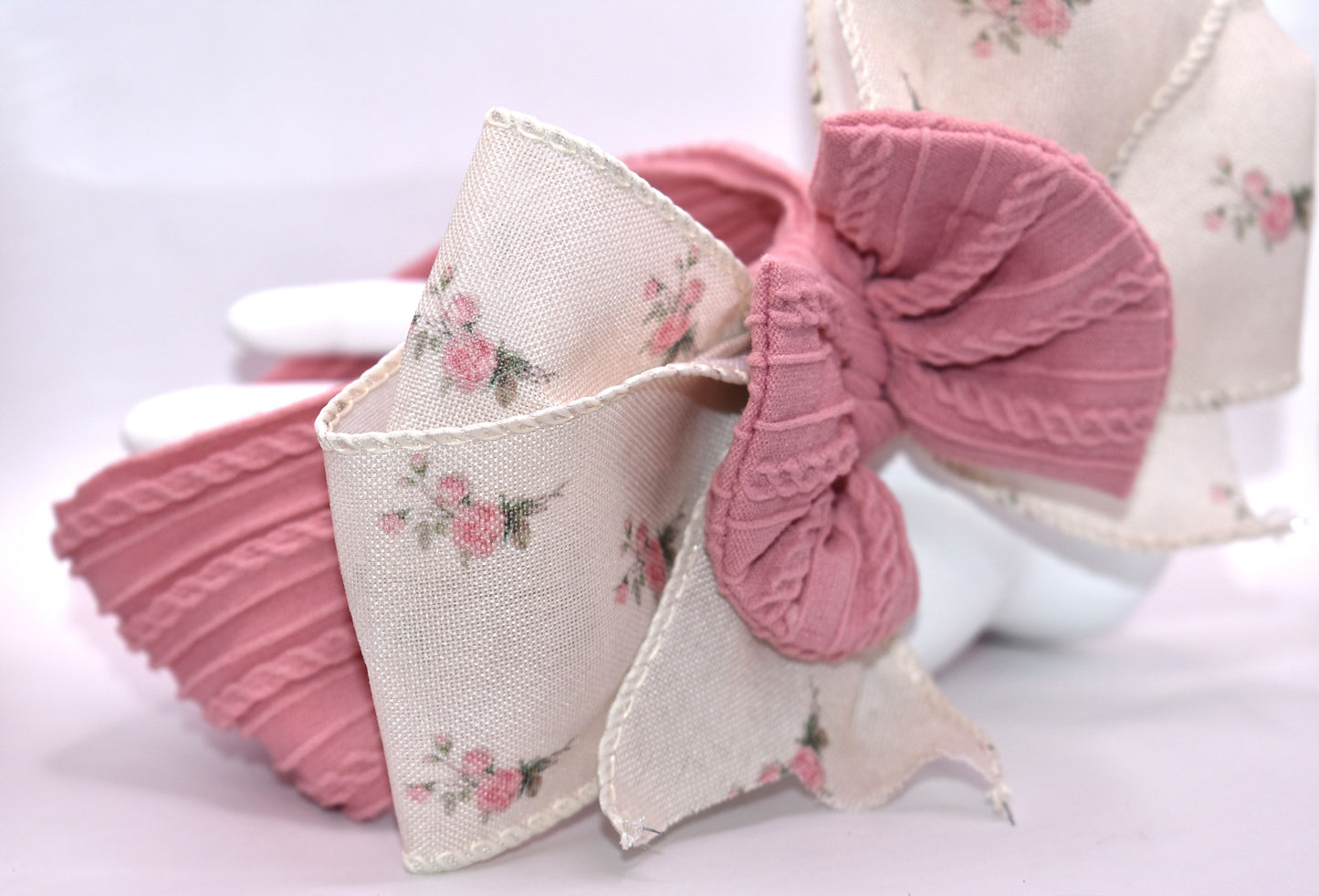 Let your little one shine with this show-stopping bow headband! 🎀 Crafted from soft, stretchy material that moves with your child all day long, this pretty large bow makes the perfect statement piece. ✨ Whether it's for playtime, special occasions, or everyday style, this headband combines comfort with undeniable charm. 💕 Watch heads turn as your sweetie rocks this adorable accessory! 🌟